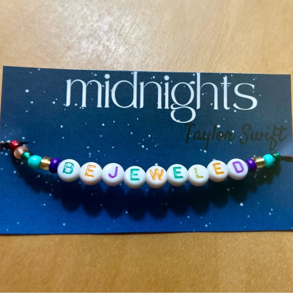 Taylor Swift Bejeweled beaded friendship bracelet - Picture 2 of 3
